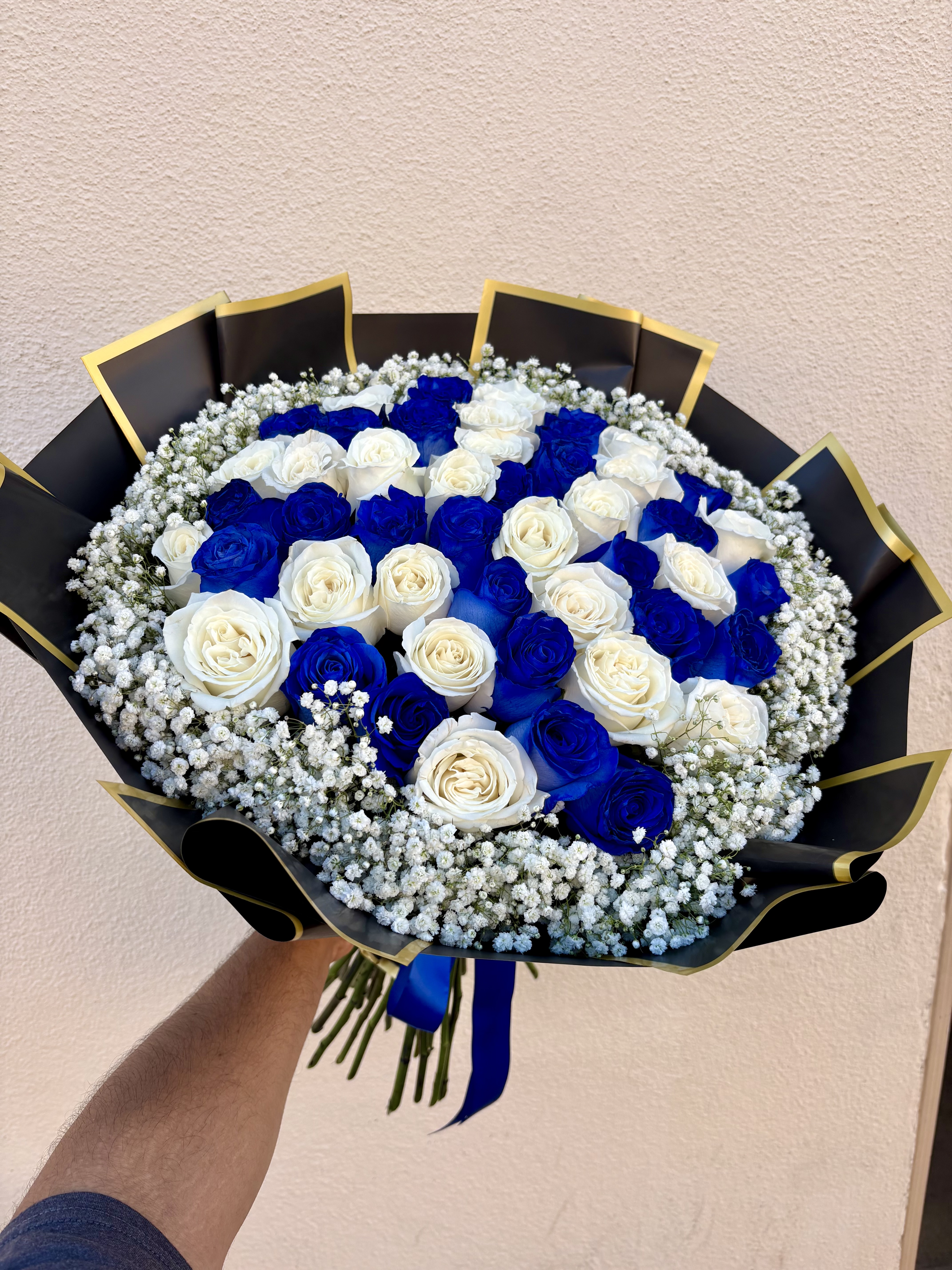 50 white and blue Roses 💙 – 50 white And Blue Long Stem Roses
Wrapped In Black Korean Paper🦋