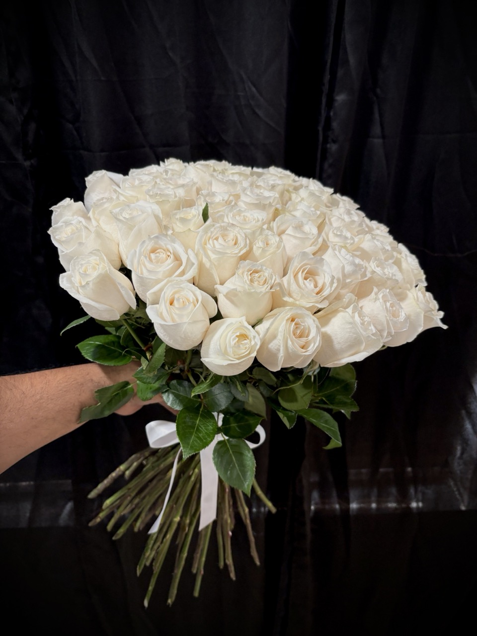 50 Premium White Roses 🐝 – 50 Premium Long Stem White Roses In Its Natural Beauty 🤍