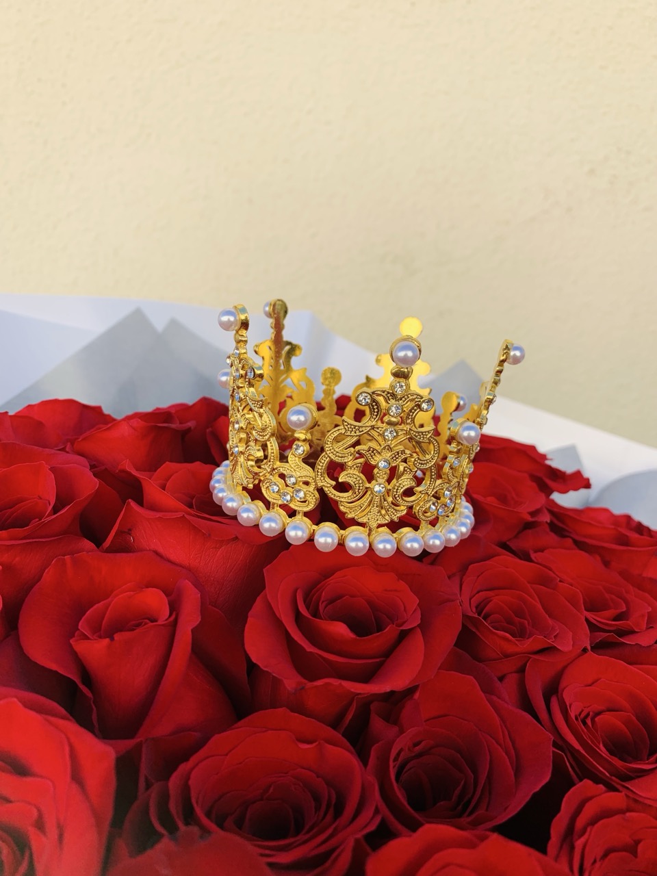 Large Gold Crown 👑 – Large Gold Crown Perfect Touch For Large Size Bouquet Or 50 Count Roses bouquet 💐