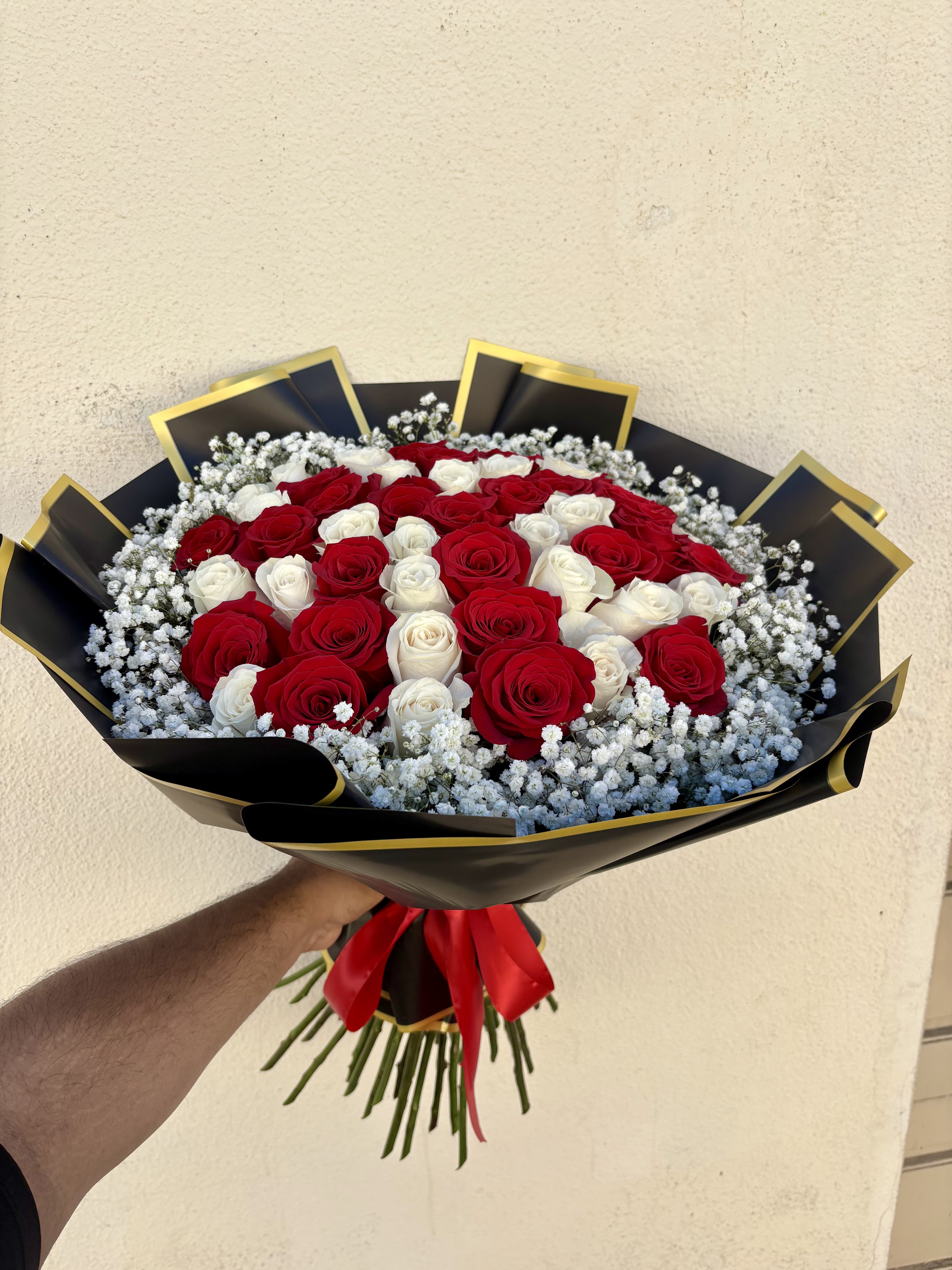 50 Red And White Roses – 50 Red And White Long Stem Roses With Gypsophila Around Bouquet